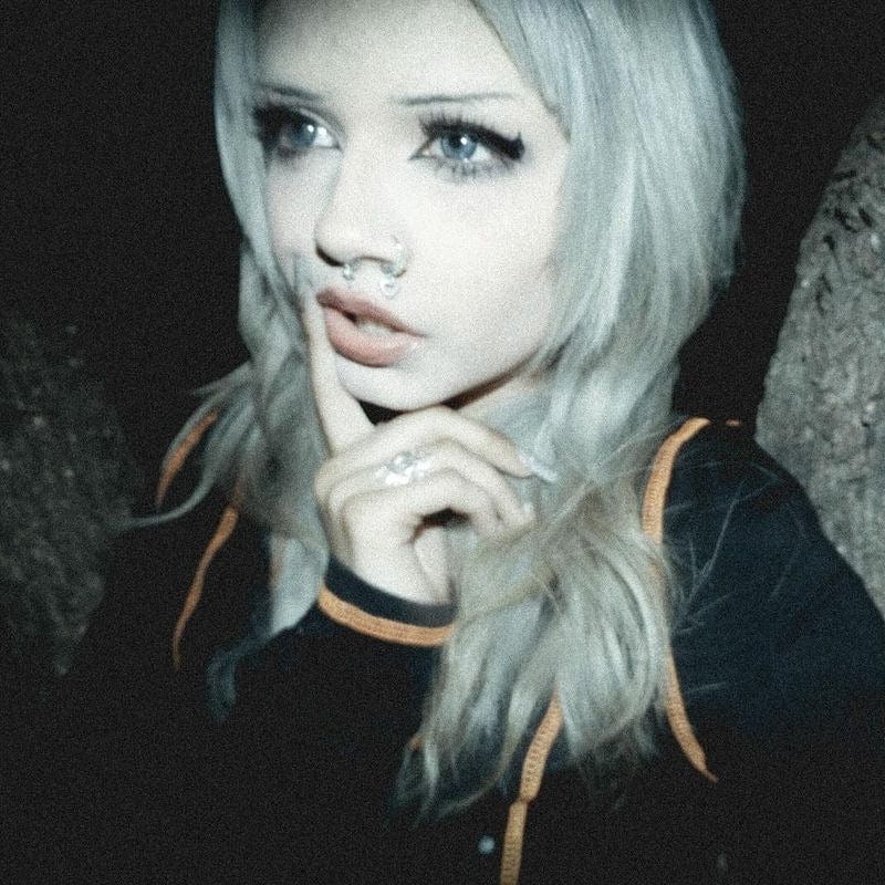Eerie Doll Eye Contact Lenses
